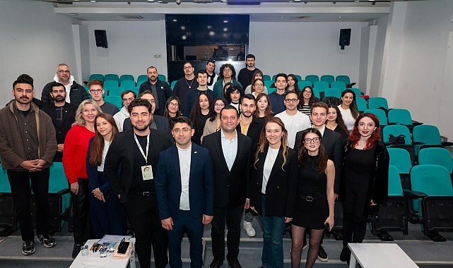 Gençler ‘Hibrit Kariyer Zirvesi’ için Konak’ta bir araya geldi