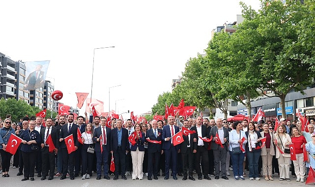Ayvalık’ta Duygu Dolu Tiyatro Akşamı