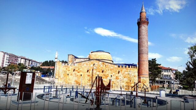 900 Kilometre Yol Geldiler, El Emeklerini Kırşehir’de Sergilediler