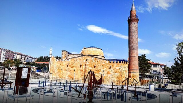 Kırşehir ve Aksaray Ziyarettepe’de Bir Araya Geldi: Yunus Emre Dualarla Anıldı