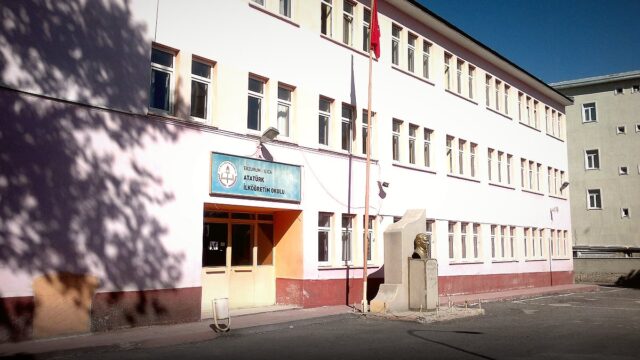 Kırşehir’de Gezici Kütüphane Öğrencilerle Bir Araya Geldi