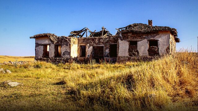 Kırşehir’de İlköğretim Haftası Dolayısıyla Atatürk Anıtı’na Çelenk Sunuldu